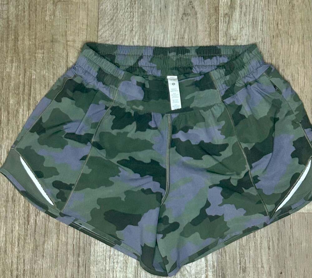 Lululemon Hotty Hot Low-Rise Lined Shorts Heritage 365 Camo Dusty Lavender Multi